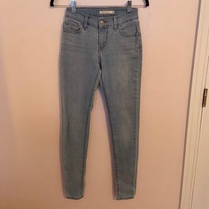 Light Wash Levi’s Skinny Jean